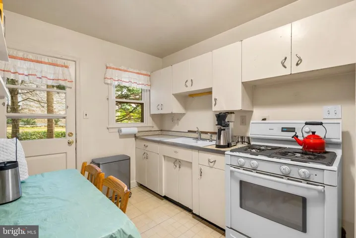 6640 Kirby Ct, Falls Church, Virginia 22043