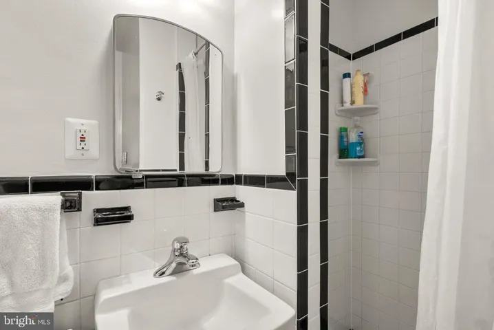 6640 Kirby Ct, Falls Church, Virginia 22043