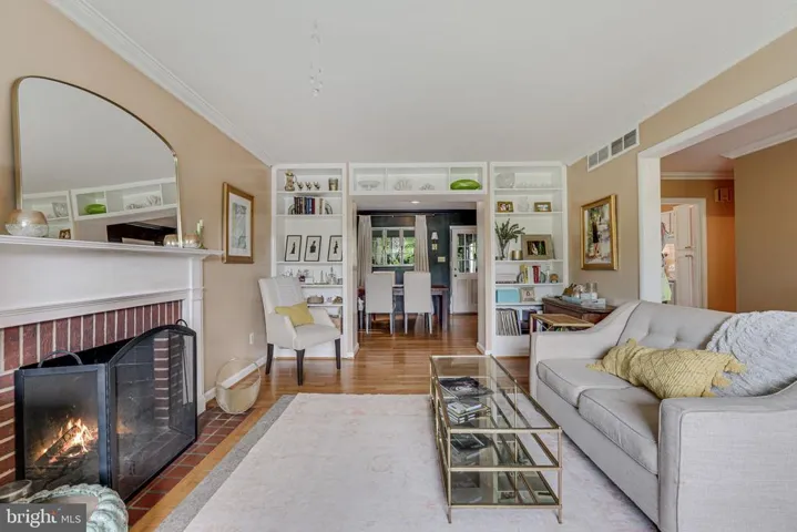 6322 Villa Ln, Falls Church, Virginia 22044
