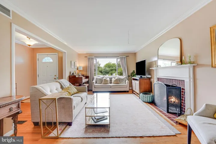 6322 Villa Ln, Falls Church, Virginia 22044