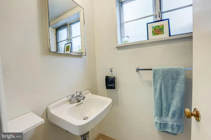 6322 Villa Ln, Falls Church, Virginia 22044