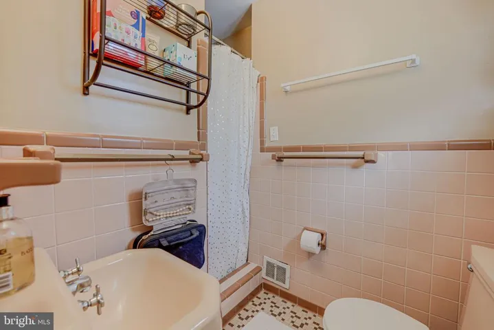 6322 Villa Ln, Falls Church, Virginia 22044