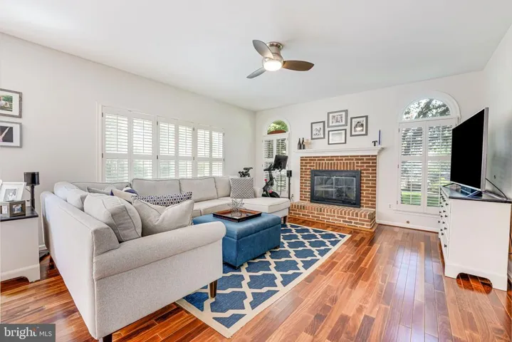6328 Hidden Canyon Rd, Centreville, Virginia 20120