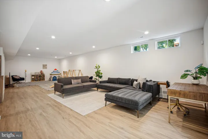 2033 Griffith Rd, falls Church, va, 22043, fairfax