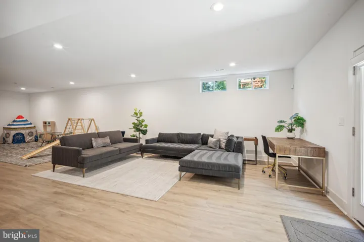 2033 Griffith Rd, falls Church, va, 22043, fairfax
