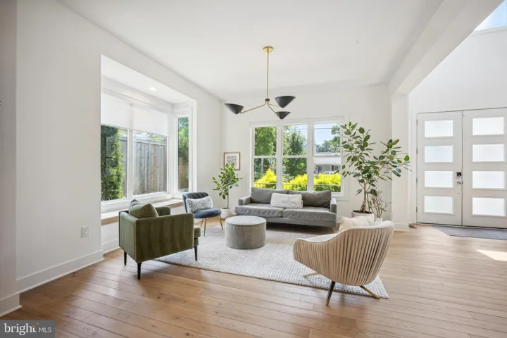 2033 Griffith Rd, falls Church, va, 22043, fairfax