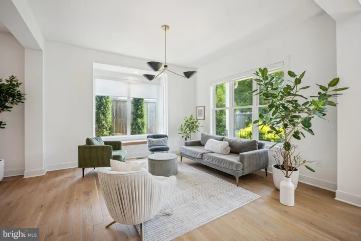 2033 Griffith Rd, falls Church, va, 22043, fairfax