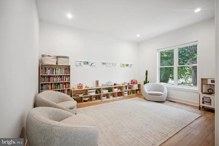 2033 Griffith Rd, falls Church, va, 22043, fairfax