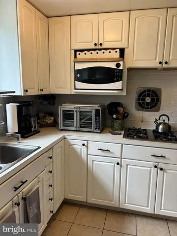 912 Waynewood Blvd, Alexandria, Virginia 22308