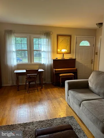 912 Waynewood Blvd, Alexandria, Virginia 22308