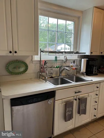 912 Waynewood Blvd, Alexandria, Virginia 22308