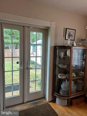 912 Waynewood Blvd, Alexandria, Virginia 22308