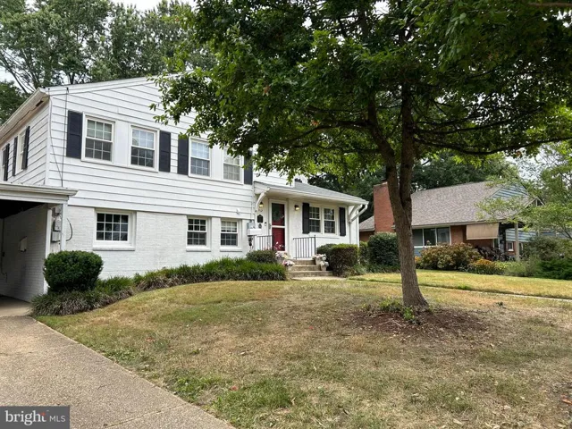 912 Waynewood Blvd, Alexandria, Virginia 22308