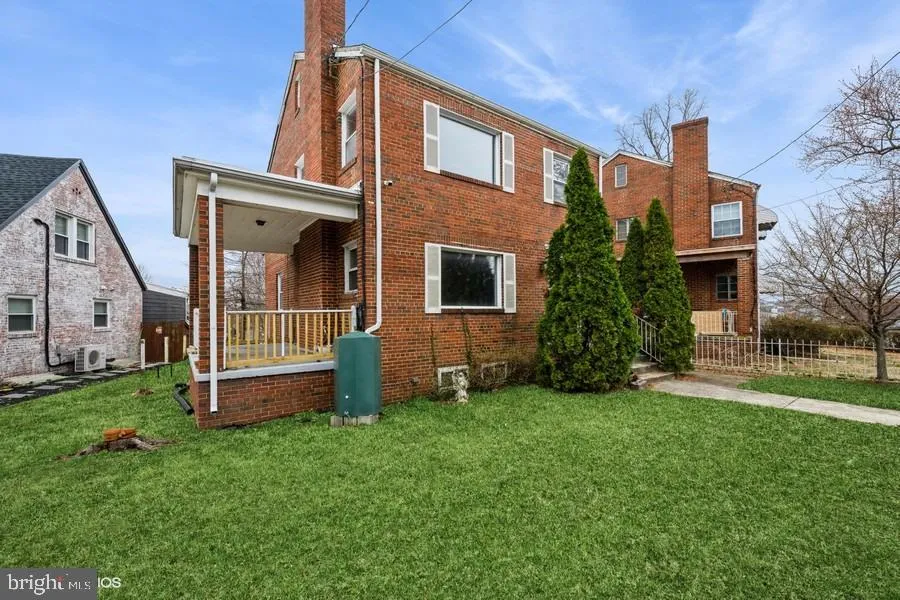 2428 DAKOTA AVENUE, Washington, DC 20018