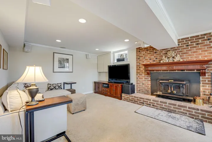 5527 Queensberry Ave, Springfield, Virginia 22151
