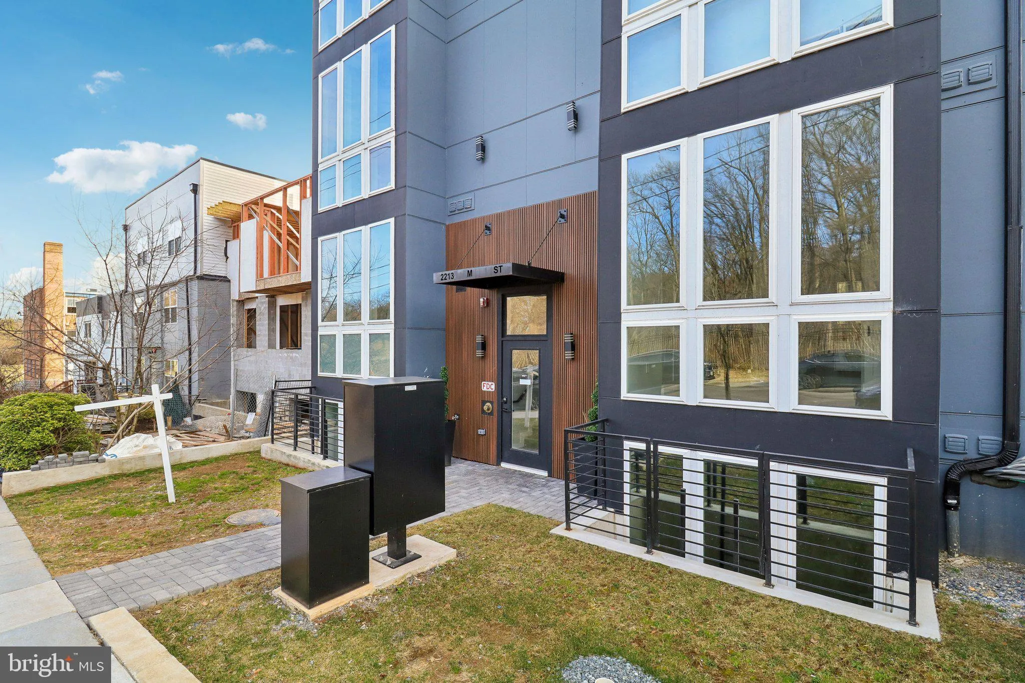 2213 M STREET, Washington, DC 20002