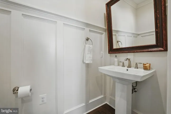 949 Patrick Henry Dr, arlington, va, 22205, arlington