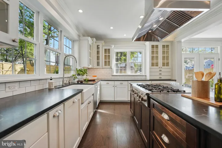 949 Patrick Henry Dr, arlington, va, 22205, arlington