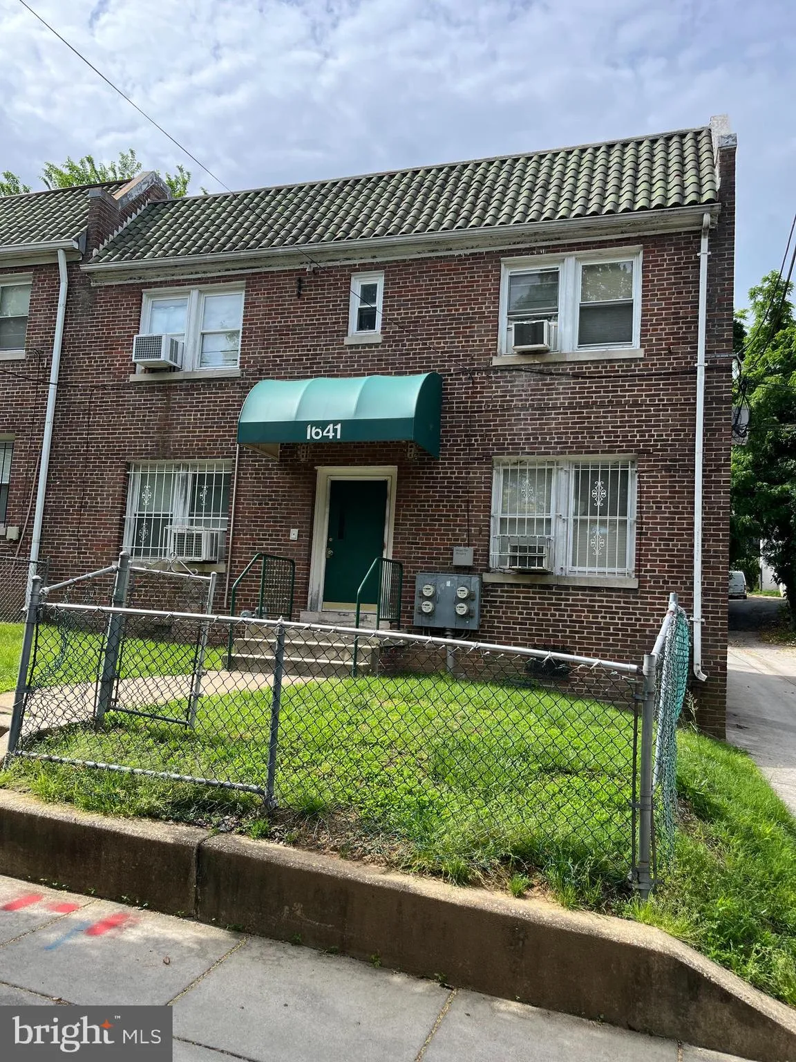 1641 V STREET, Washington, DC 20020