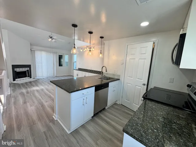 4443 Pembrook Village Dr #125, Alexandria, Virginia 22309