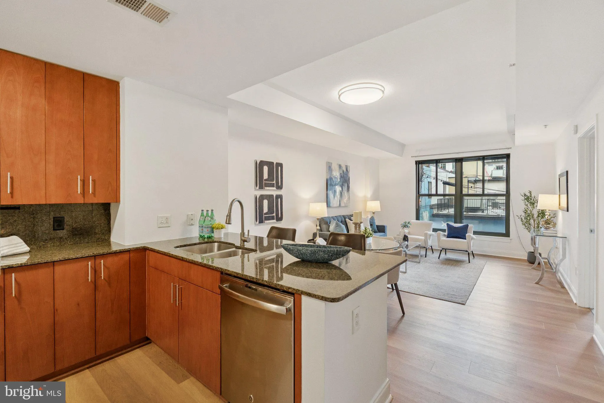 910 M STREET, Washington, DC 20001