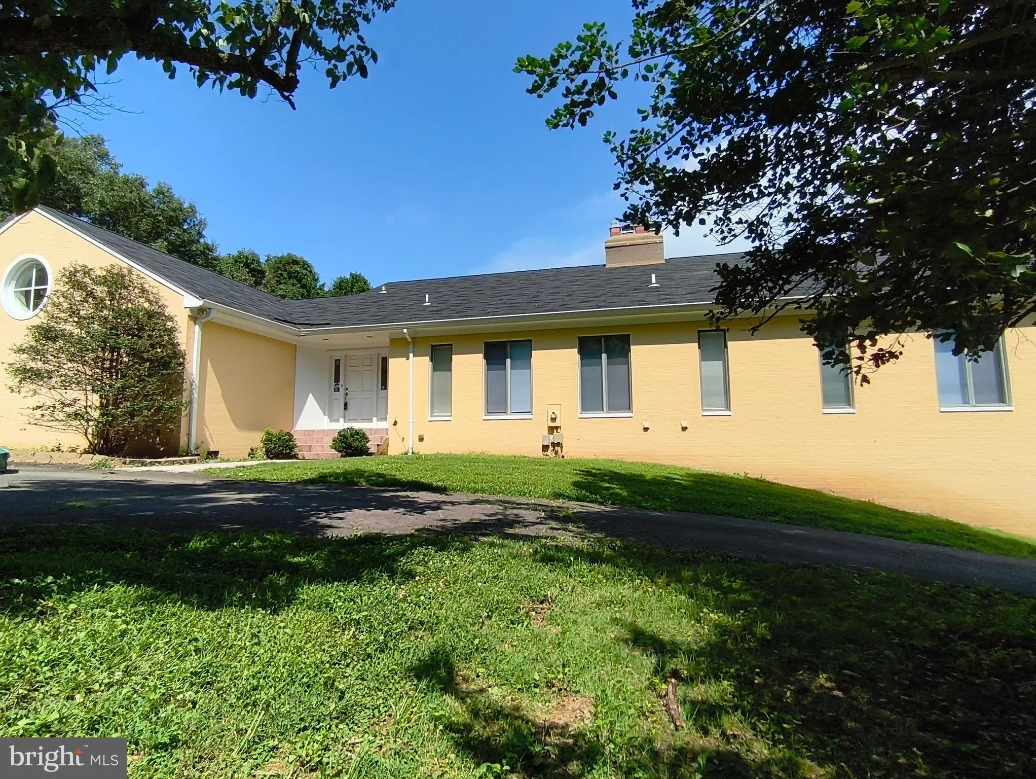 901 WALKER ROAD, Great Falls, VA 22066