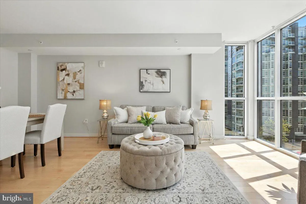 1025 1ST STREET, Washington, DC 20003