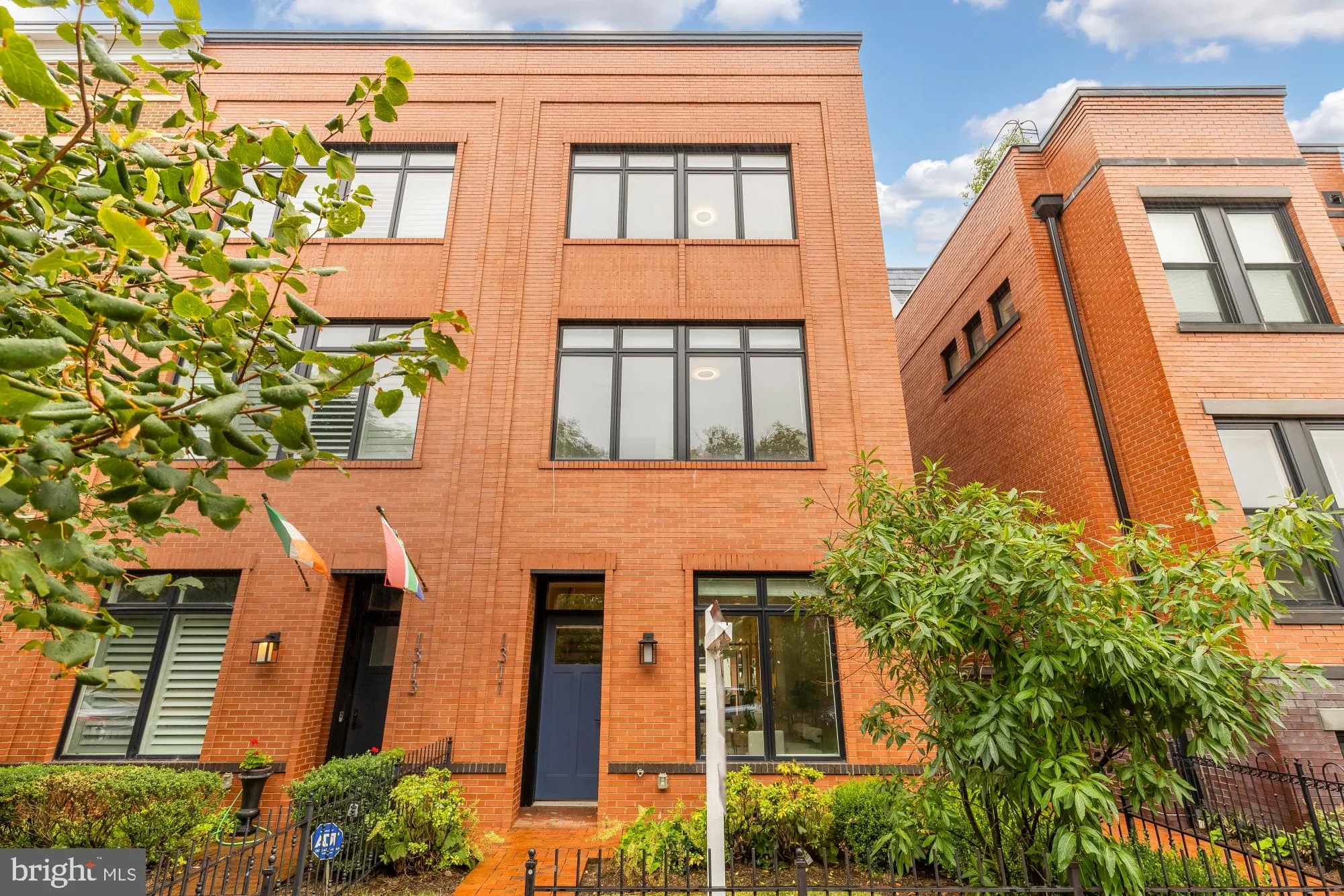 1311 D STREET, Washington, DC 20003