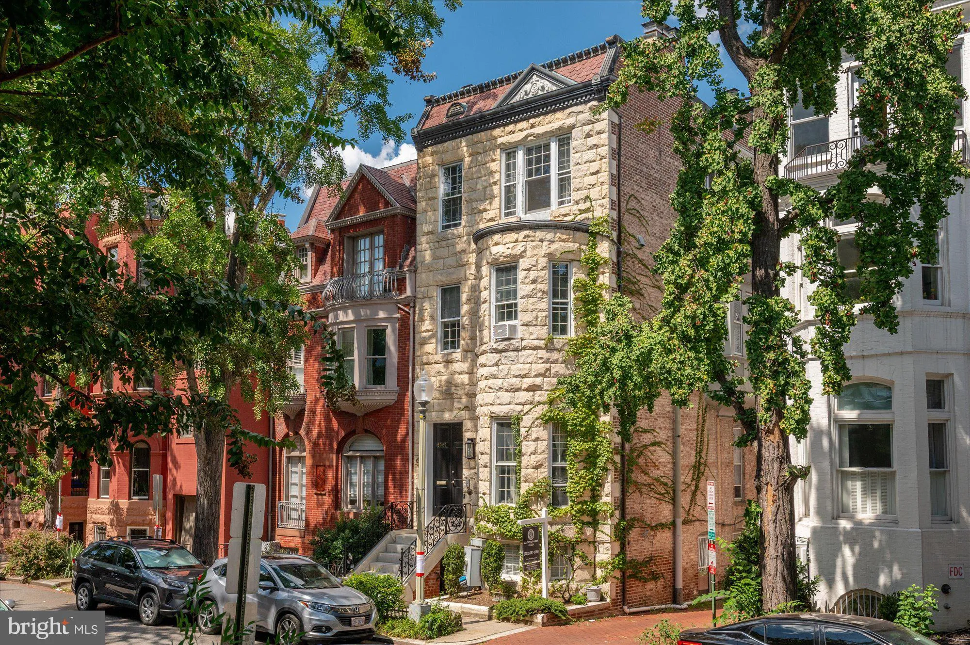2025 HILLYER PLACE, Washington, DC 20009