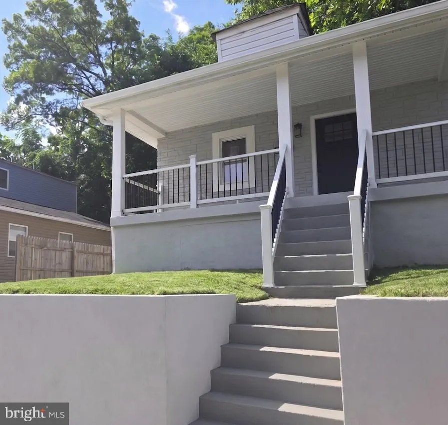 5017 AYERS PLACE, Washington, DC 20019
