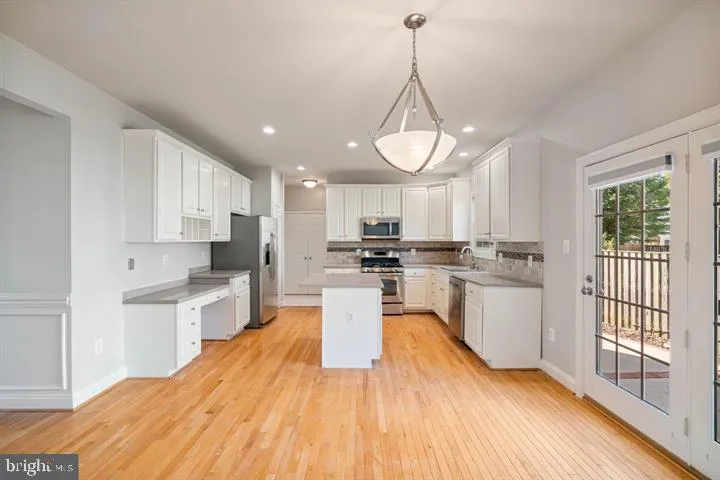 2038 Madrillon Rd, Vienna, Virginia 22182