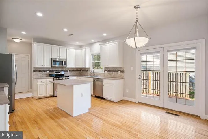2038 Madrillon Rd, Vienna, Virginia 22182