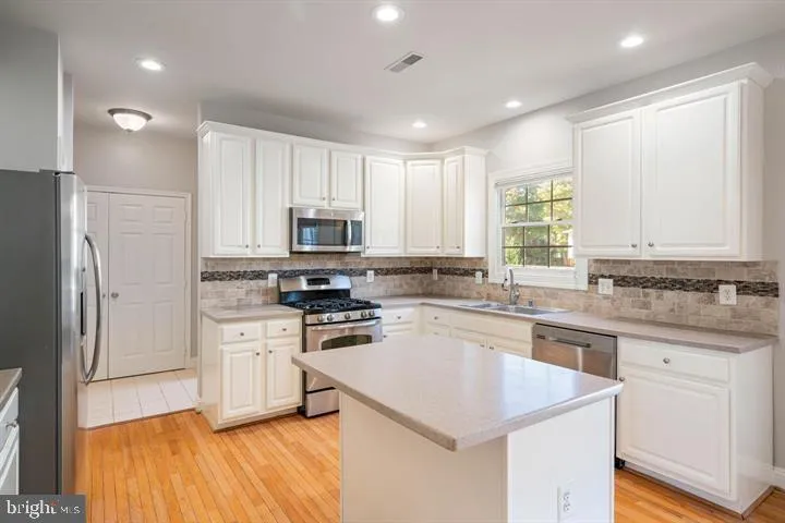 2038 Madrillon Rd, Vienna, Virginia 22182