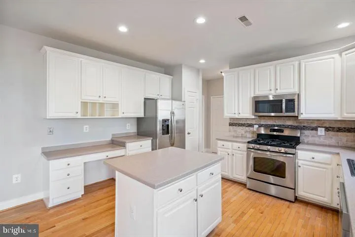 2038 Madrillon Rd, Vienna, Virginia 22182