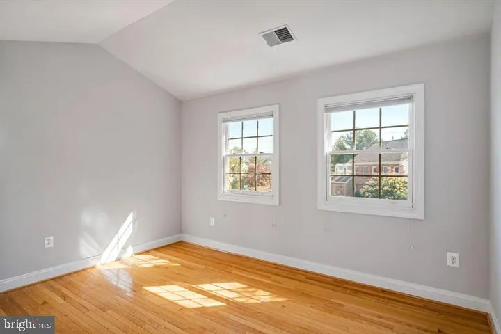 2038 Madrillon Rd, Vienna, Virginia 22182