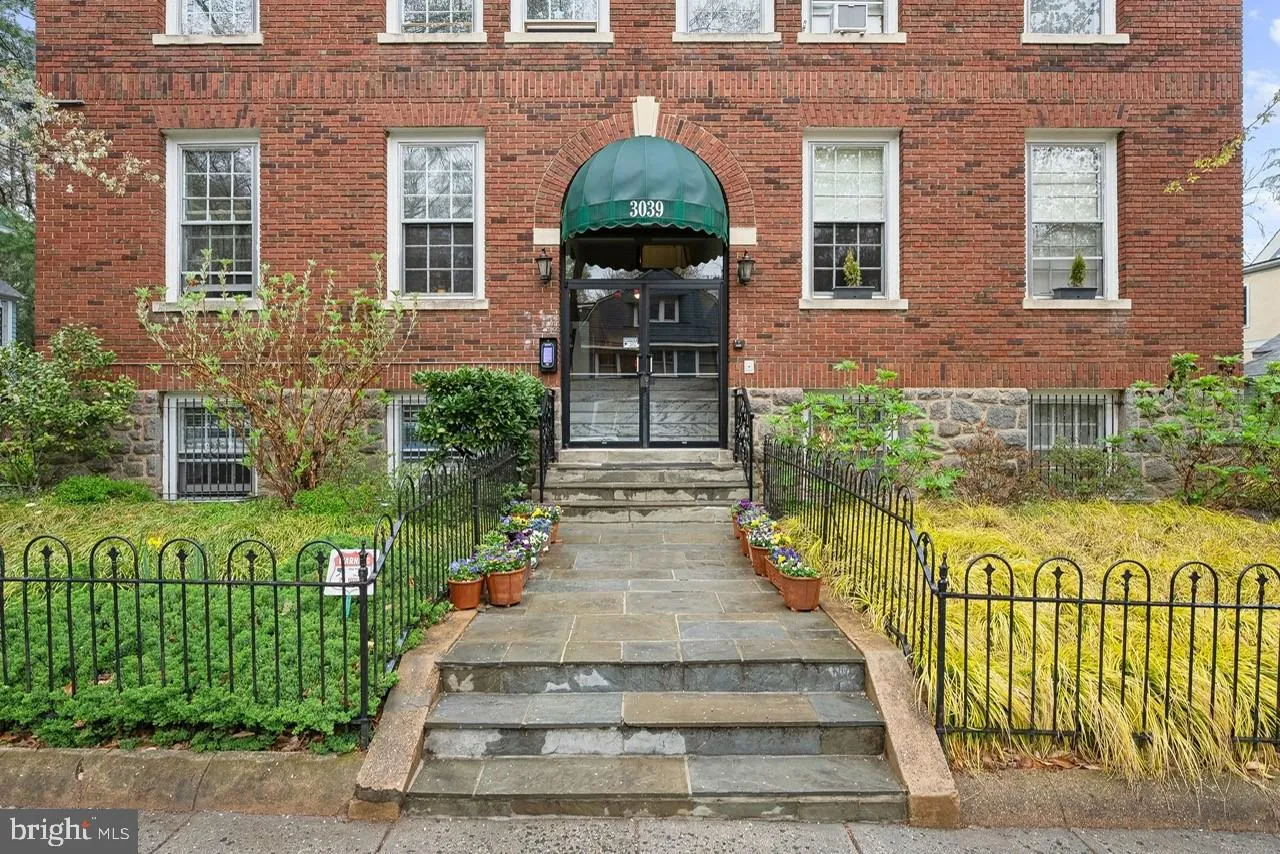 3039 MACOMB STREET, Washington, DC 20008