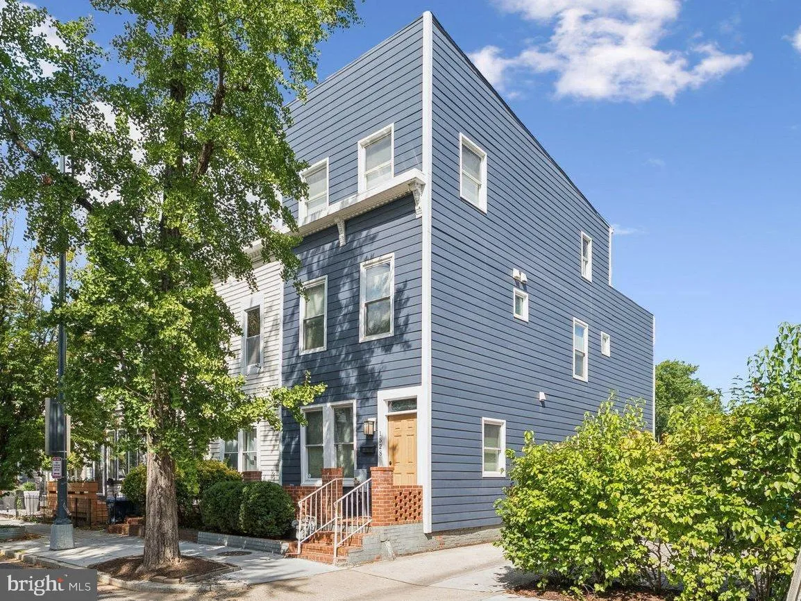 1528 GALES STREET, Washington, DC 20002