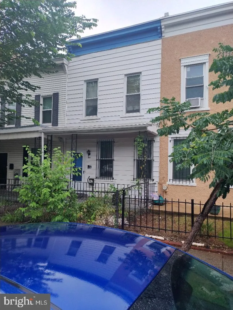 1718 INDEPENDENCE AVENUE, Washington, DC 20003