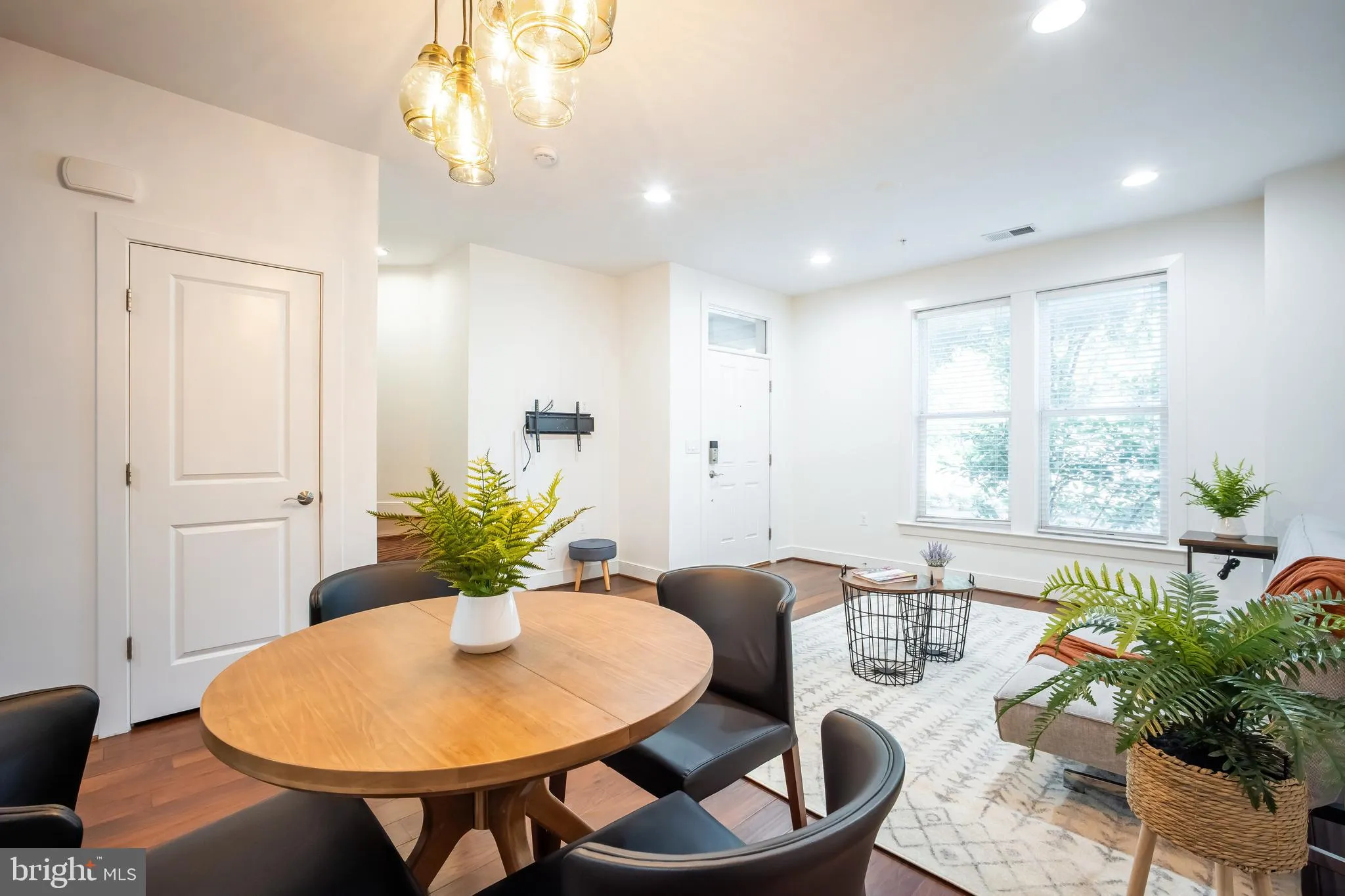 2215 RICHMOND HIGHWAY, Alexandria, VA 22301