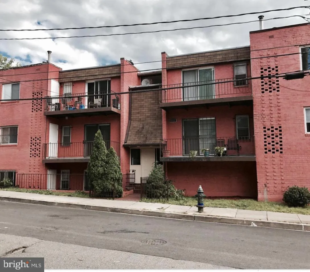 5009 D STREET, Washington, DC 20019
