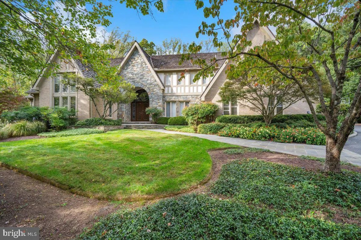 8917 HARVEST SQUARE COURT, Potomac, MD 20854