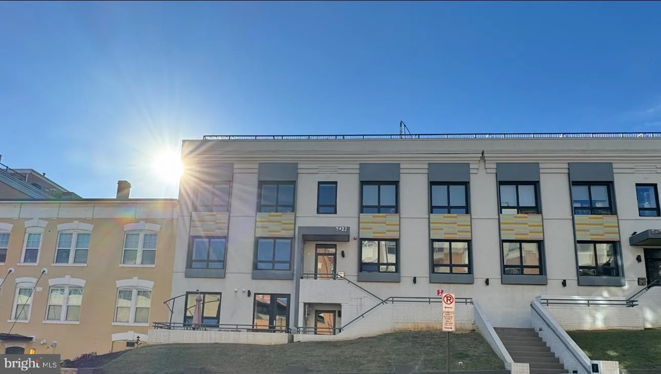 2422 17TH STREET, Washington, DC 20009
