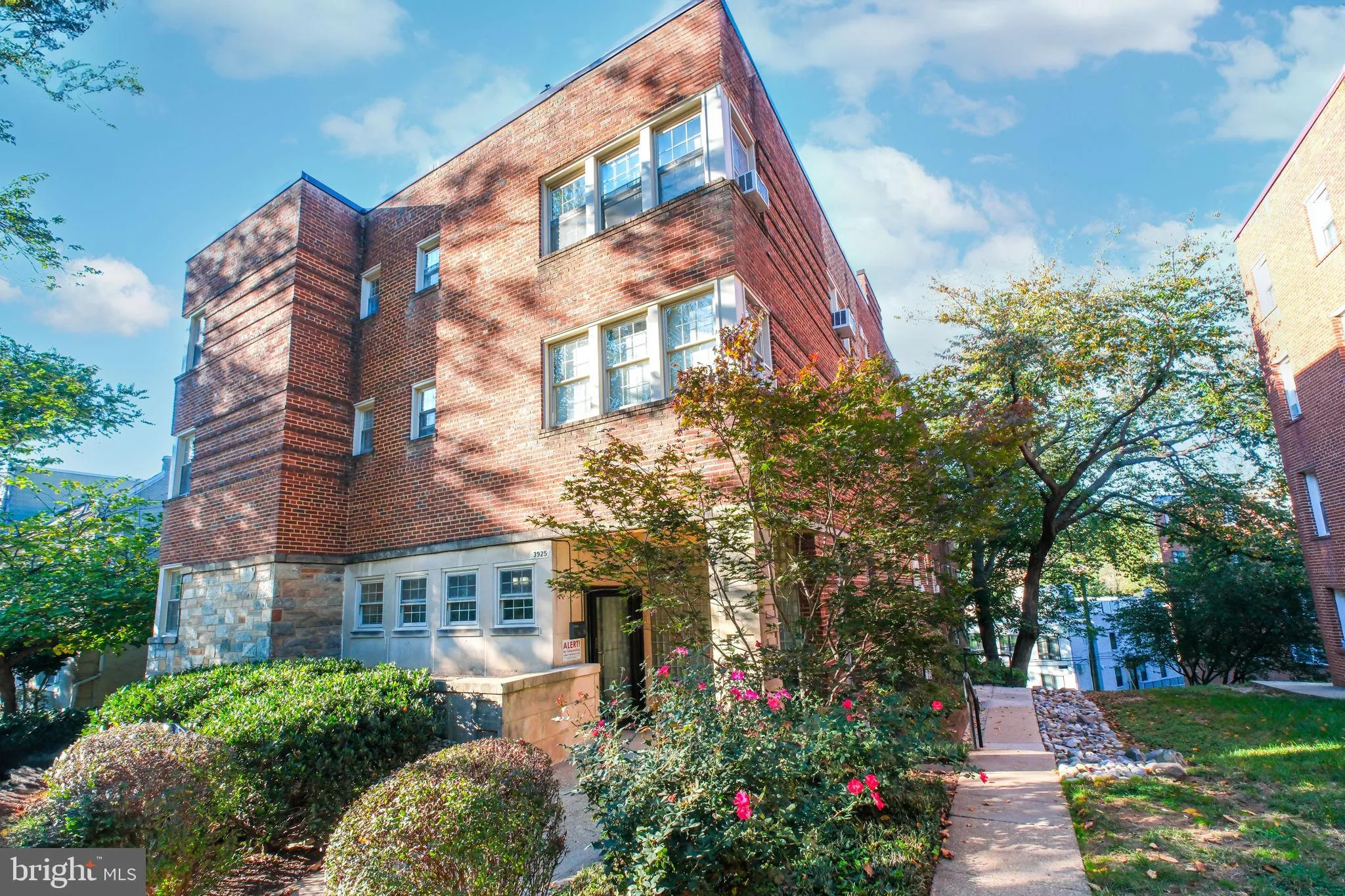 3925 DAVIS PLACE, Washington, DC 20007