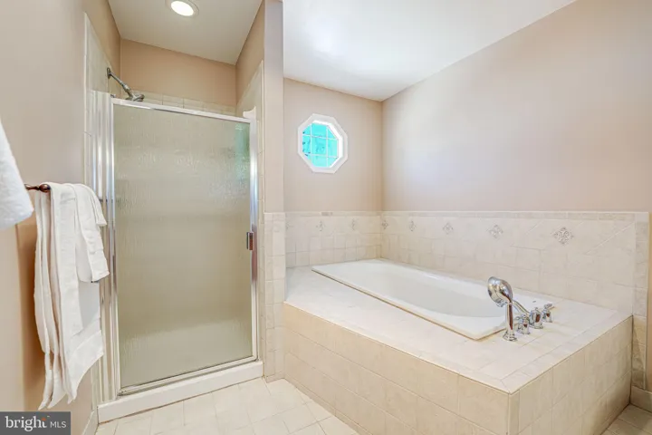 9420 Lakeside Dr, Vienna, Virginia 22182