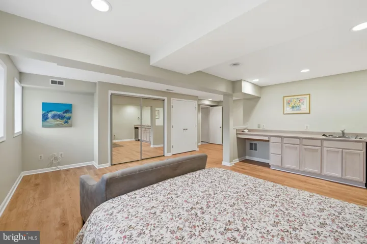 9420 Lakeside Dr, Vienna, Virginia 22182