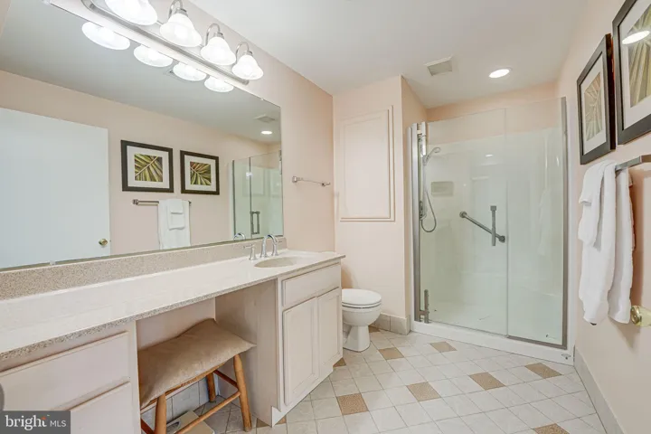 9420 Lakeside Dr, Vienna, Virginia 22182