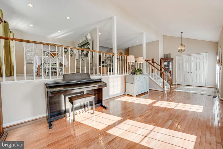 9420 Lakeside Dr, Vienna, Virginia 22182