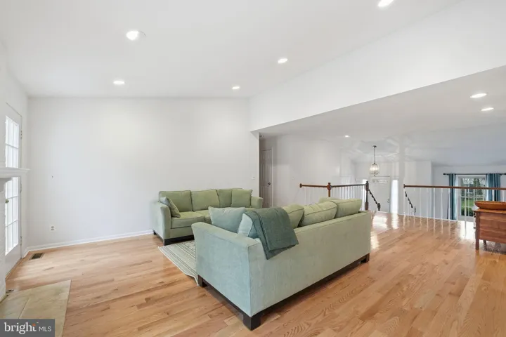 9420 Lakeside Dr, Vienna, Virginia 22182