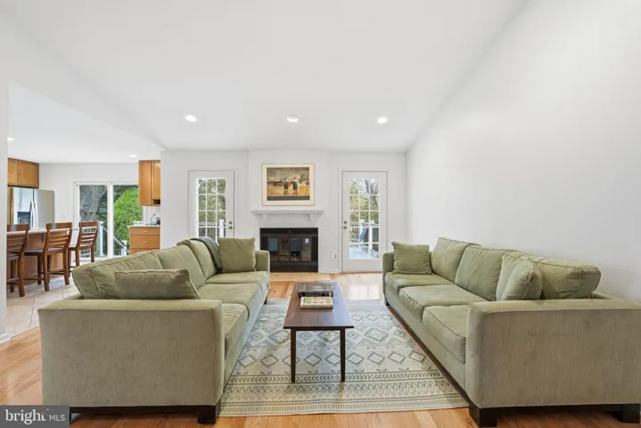 9420 Lakeside Dr, Vienna, Virginia 22182