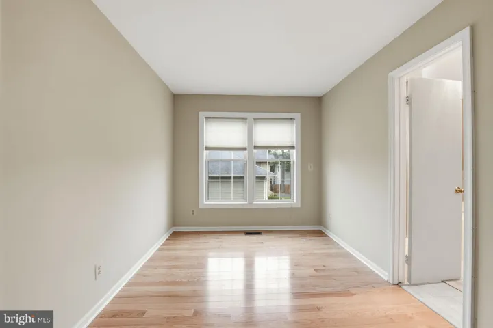 9420 Lakeside Dr, Vienna, Virginia 22182